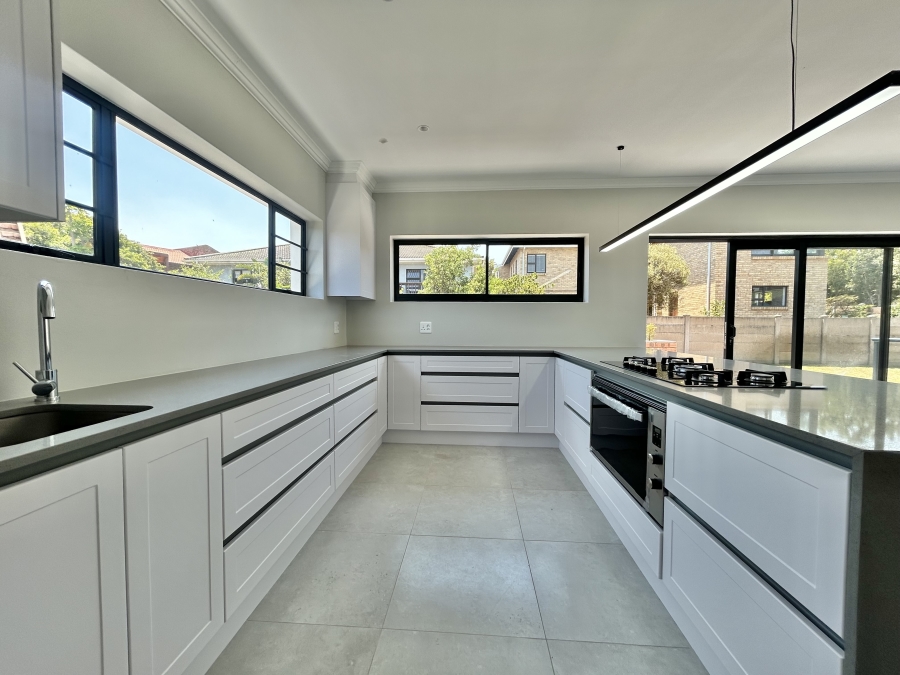 3 Bedroom Property for Sale in Wavecrest Eastern Cape